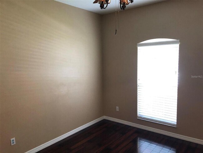 Building Photo - 925 Saza Run