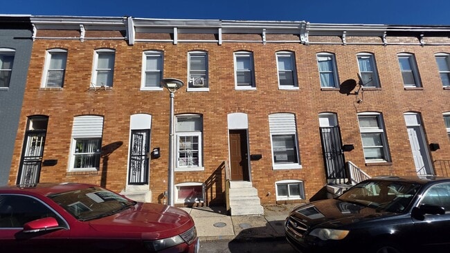 Building Photo - Beautiful Two Bedroom, Plus a Pass Through...