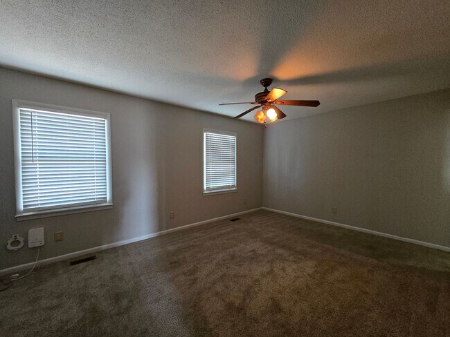 Building Photo - 622 Garfield Dr