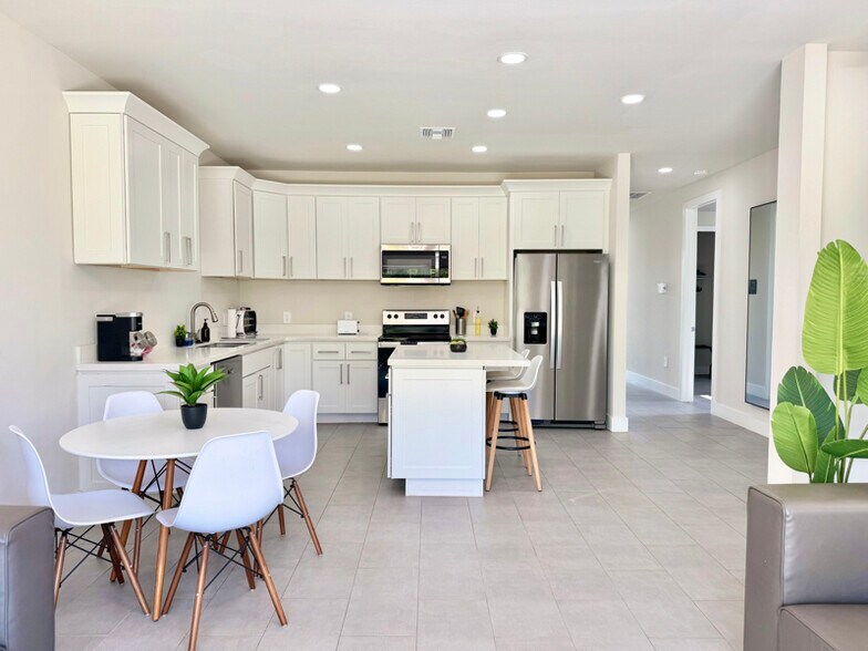 Building Photo - 2504 Leda Ave S