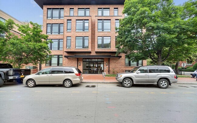Building Photo - One Bedroom Condo in the Heart of the City + Rooftop Deck **Half Month Free on 12 Month Lease**