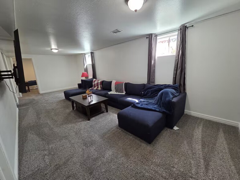 Building Photo - 1031 Erie St