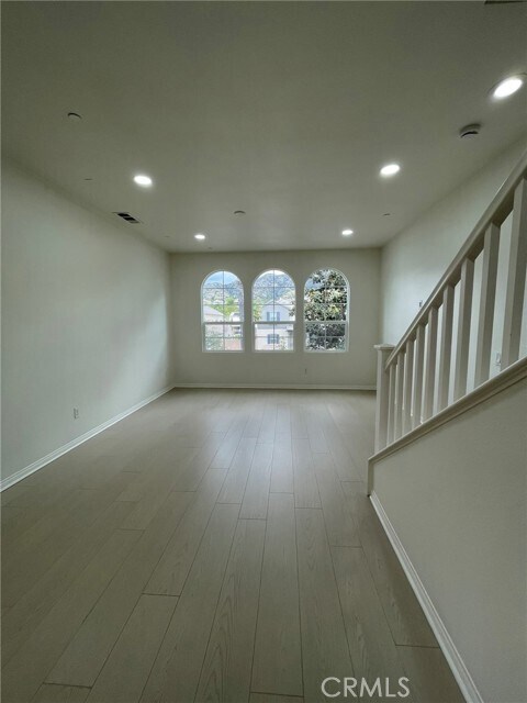 Building Photo - 810 The Promenade