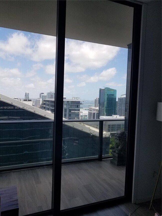 Building Photo - 801 S Miami Ave