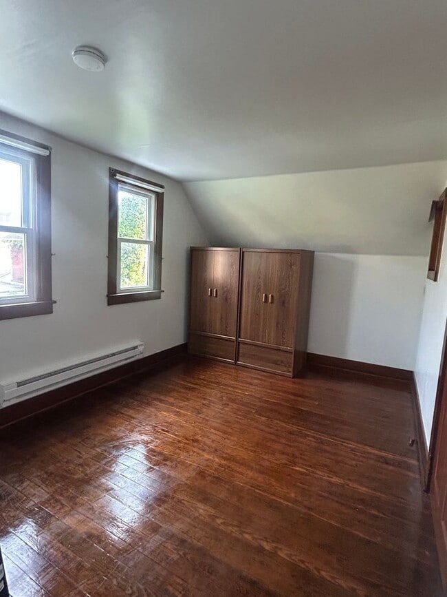 Building Photo - 728 7th St