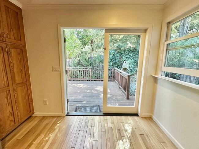 Building Photo - Charming 2-3bd Bungalow w/Pool in San Rafael