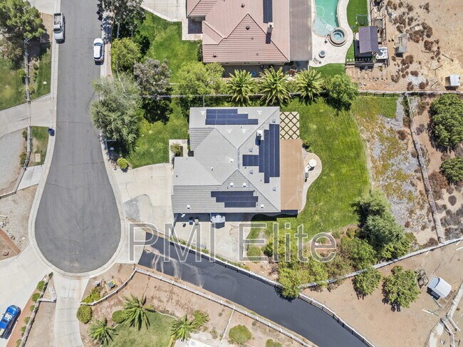 Building Photo - 34677 Desert Rd