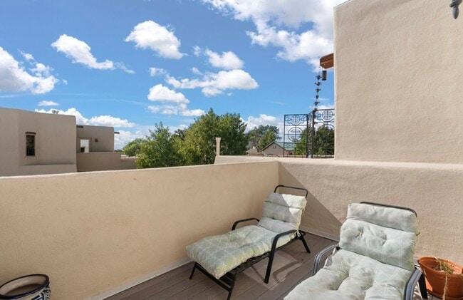 Building Photo - 3227 La Paz Ln