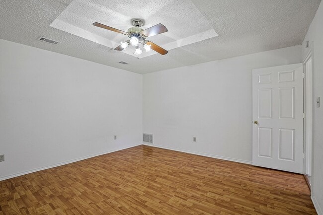 Building Photo - 223 E Pritchard Ln