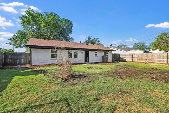 Building Photo - 502 Melrose Dr