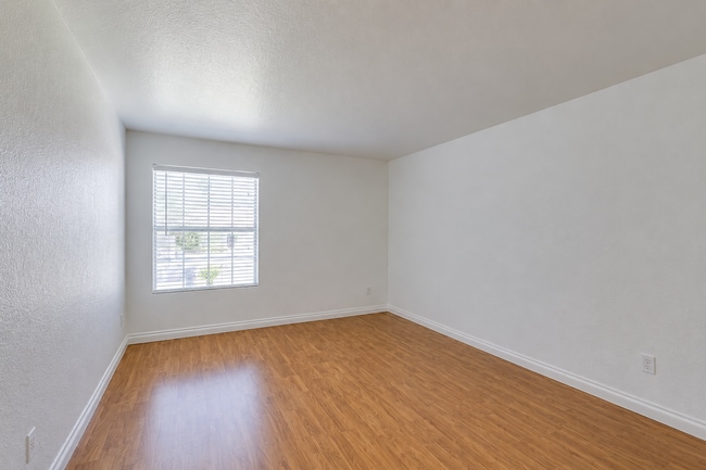 Building Photo - 2606 S Durango Dr