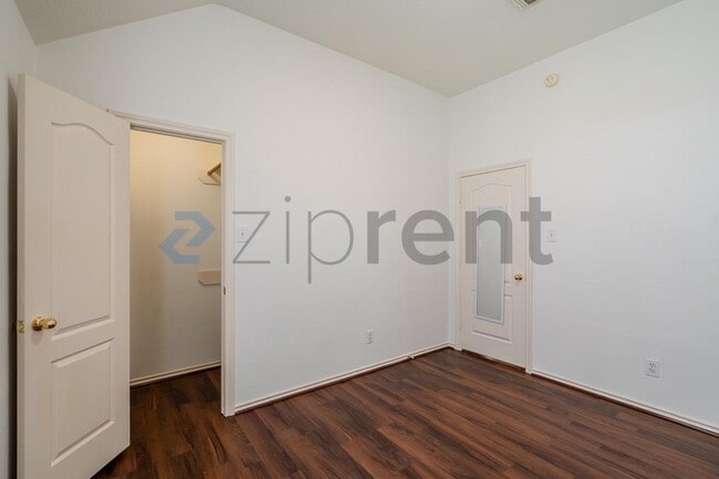 Building Photo - 14107 White Oak Gardens Dr