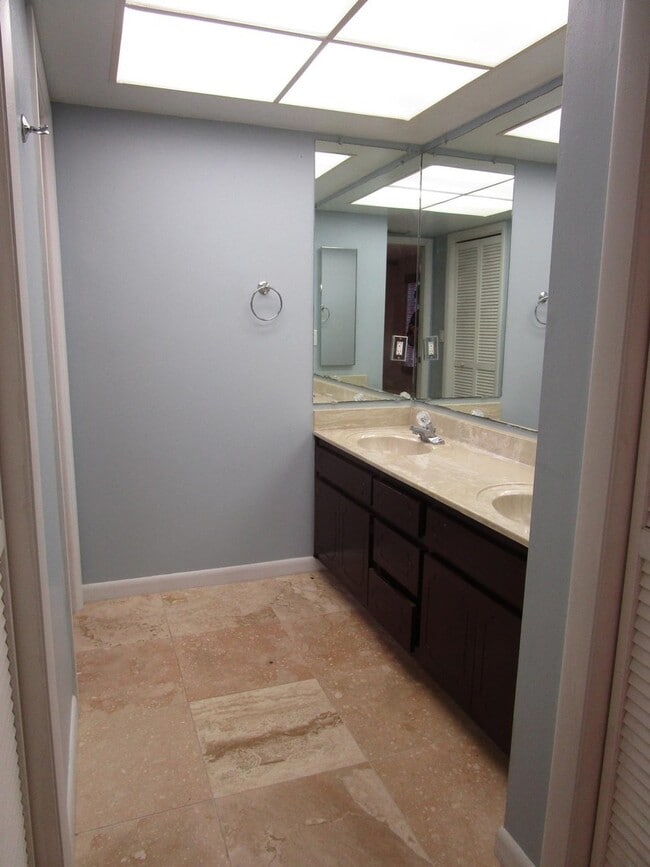 Building Photo - 1814 SE 4th St