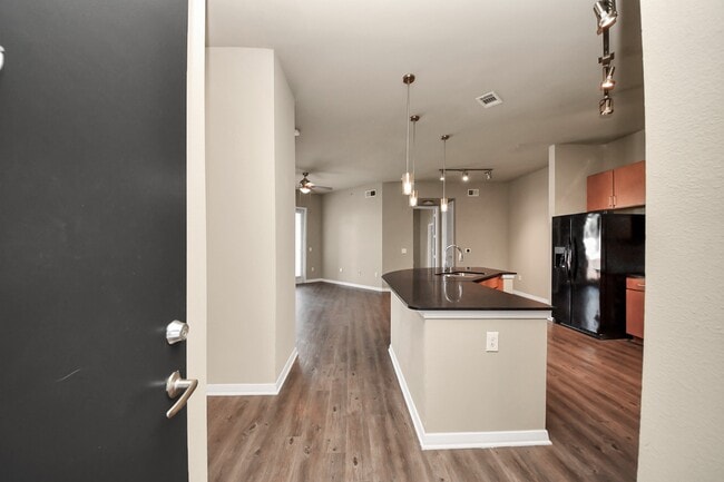 Building Photo - 5455 Richmond Ave.