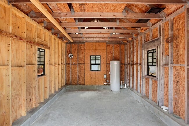 Building Photo - 3 bedroom 2.5 bath home