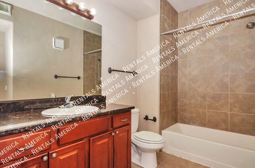 Building Photo - 2550 E River Rd