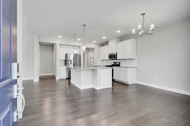 Building Photo - $2,775 - 3 Bed, 3 Bath Condo in Aurora wit...