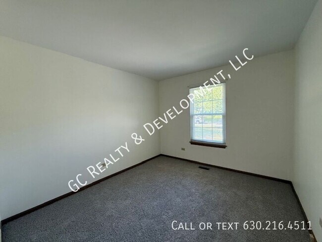 Building Photo - 735 Grandview Dr