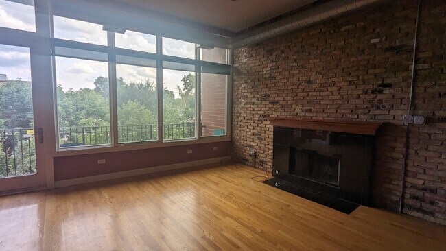 Building Photo - 1738 W Belmont Ave