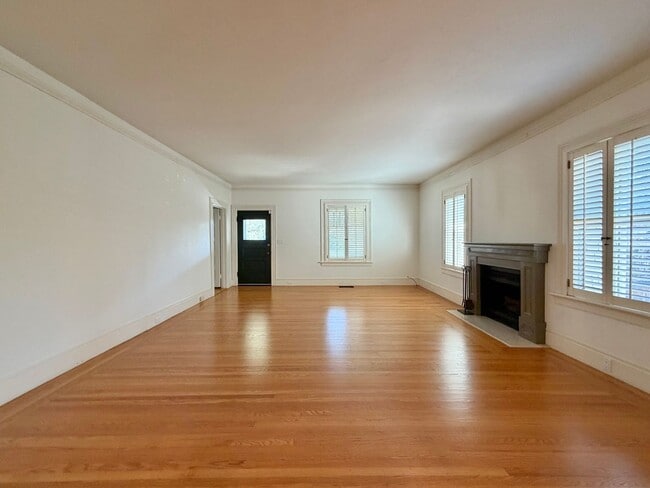 Building Photo - 3 Bedrooms, 2 Bathrooms Saint Helena Charm with Modern Conveniences