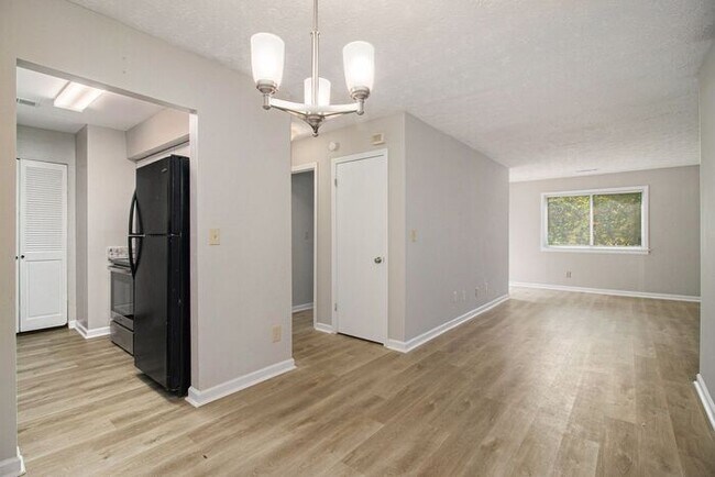 Building Photo - Fully Renovated 3BR/2BA Condo in Decatur!