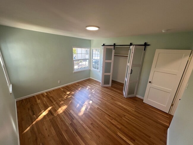 Building Photo - Cute NE 2 Bedroom, 1 Bath Home close to Hancock College