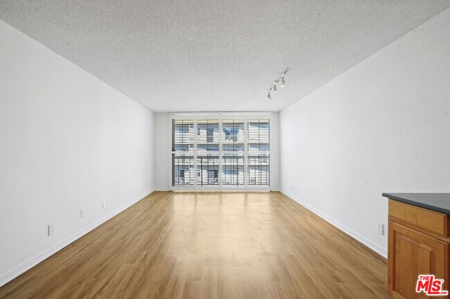 Building Photo - 10751 Wilshire Blvd