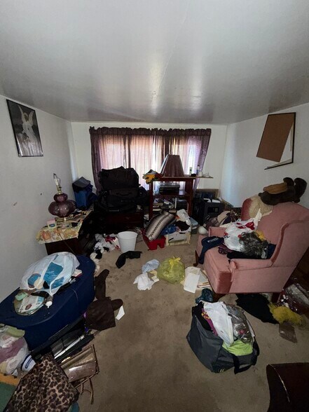 Building Photo - 3720 Manola Ave