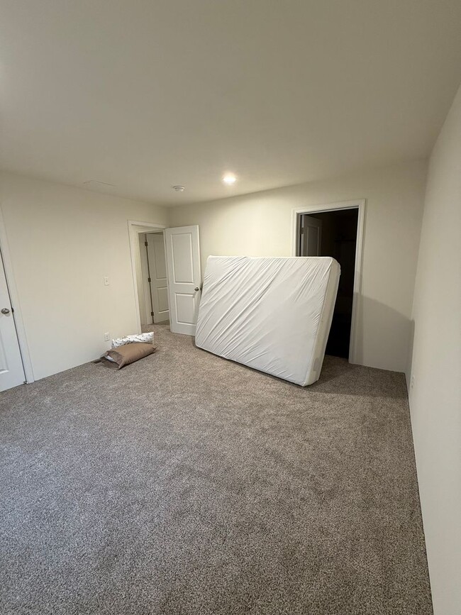 Building Photo - Brand new home, short or mid term rental, furnished or unfurnished!