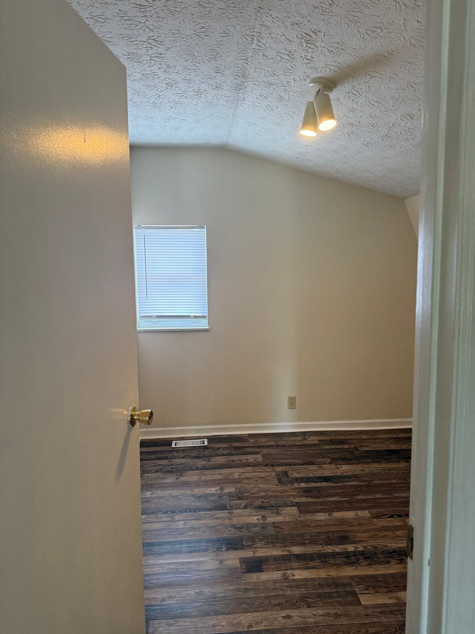 Building Photo - 427 Parker Memorial Dr