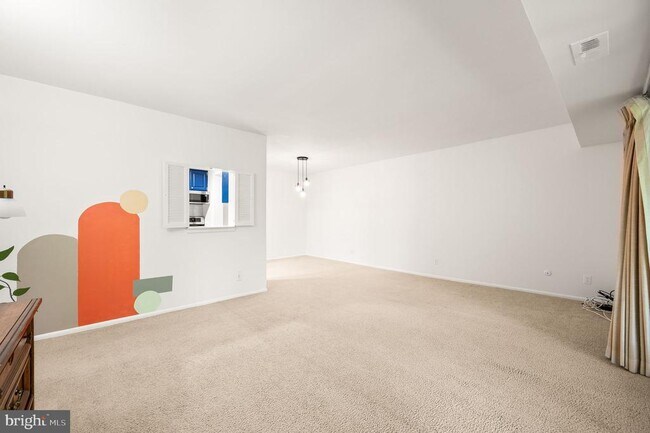 Building Photo - 288 Drummers Ln