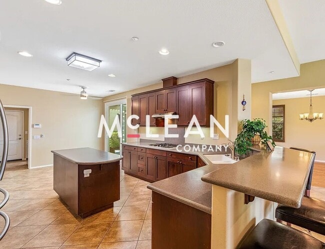 Building Photo - 55+ living in the desirable Four Seasons community!