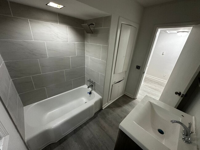 Building Photo - 76 S Haardt Dr