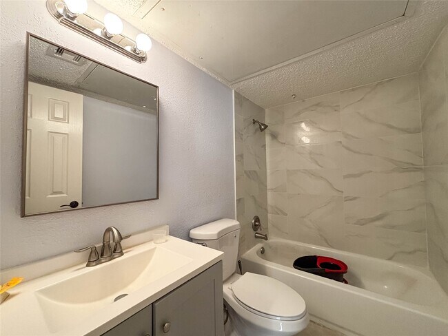 Building Photo - 6601 Sands Point Dr