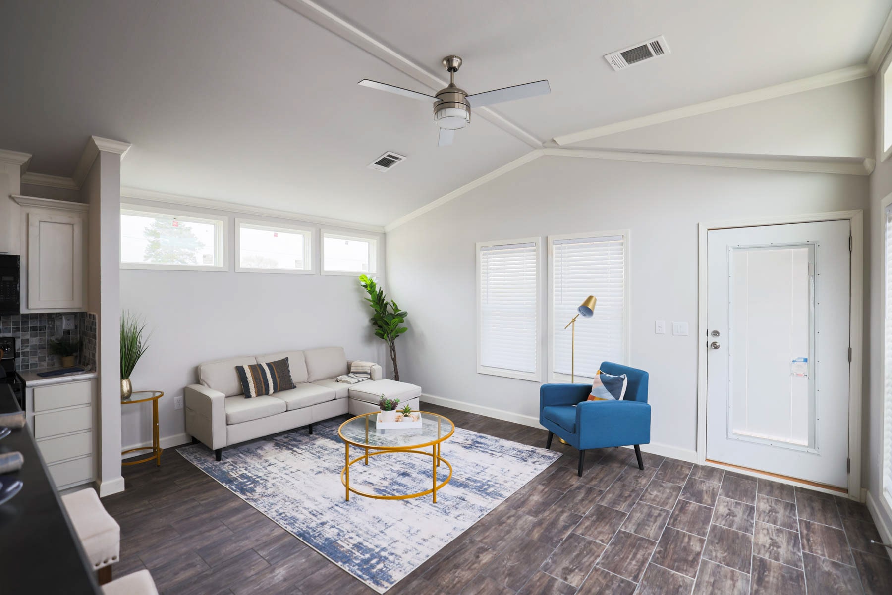 Living room - 813 Toluca