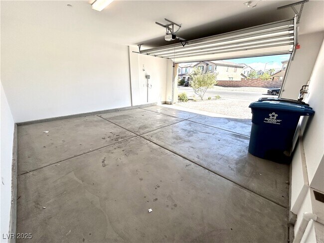Building Photo - 839 Nova Heights St