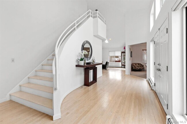 Building Photo - 9 The Registry