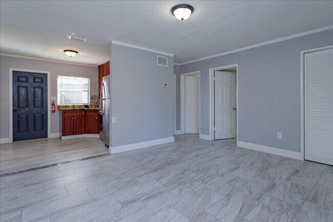 Building Photo - 507 S Lee Ave