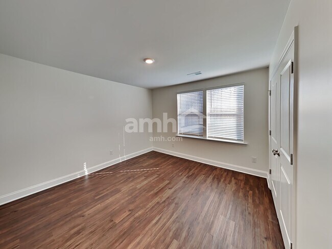 Building Photo - 616 Rivermist Dr