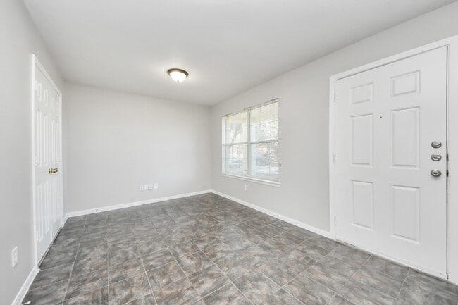 Building Photo - 6446 Mountain Pines Ln