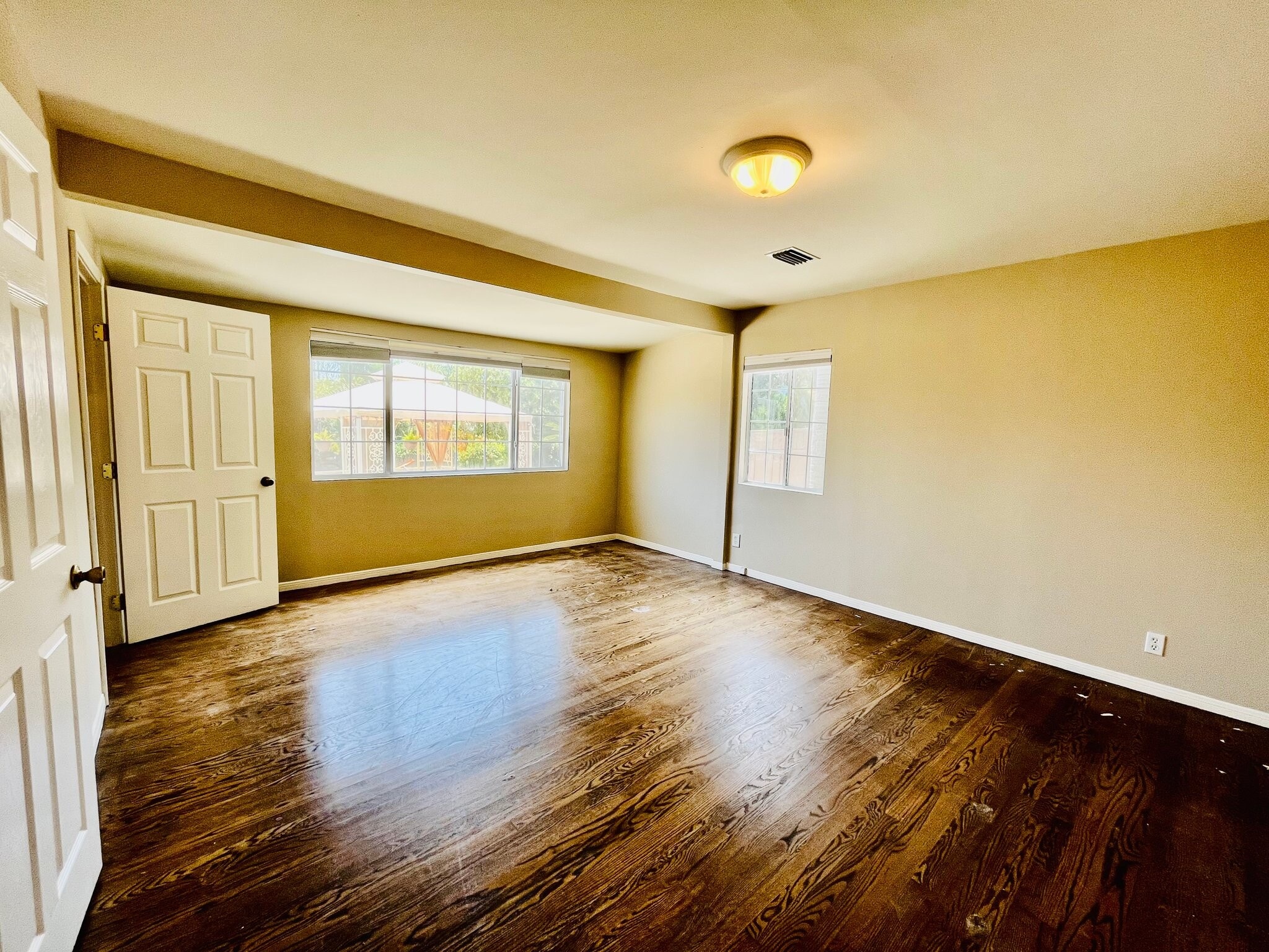 Building Photo - 729 Orange Dr