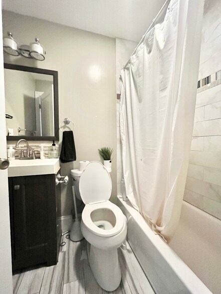 Building Photo - 11 Babcock St