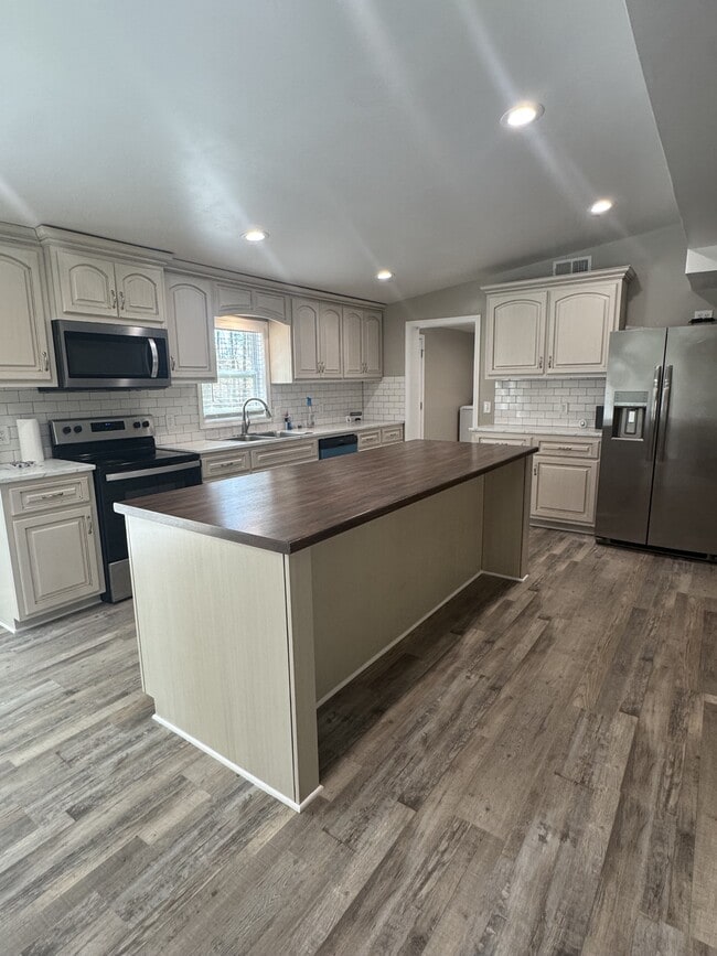 Building Photo - 146 Co Rd 753