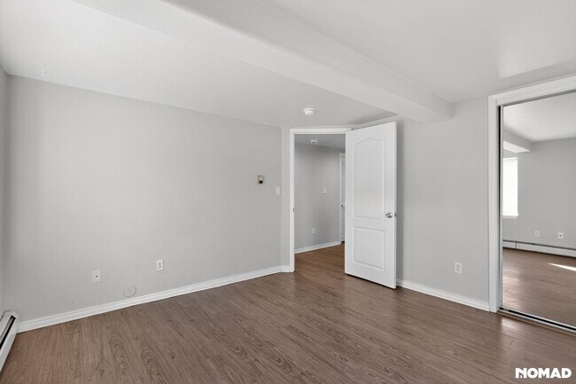 Building Photo - 30 W Navajo St