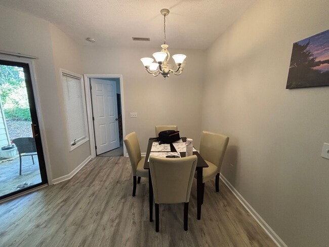 Building Photo - 2 Bed 2 Bath Townhouse