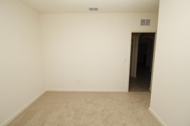 Building Photo - 185 Bubbling Ln