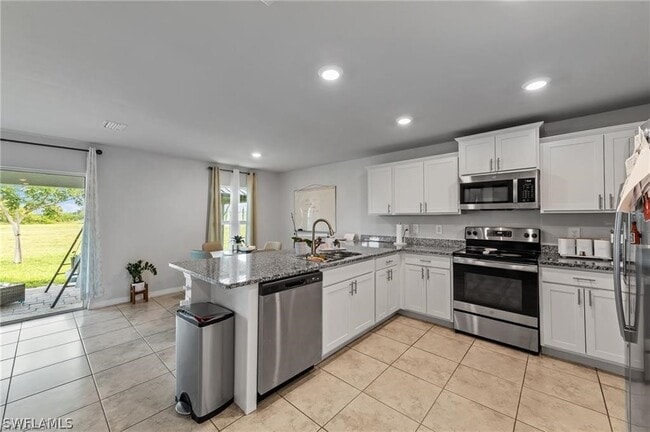 Building Photo - 1013 NE 15th St