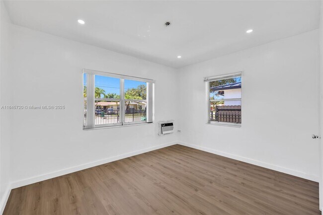Building Photo - 1315 NE 146th St