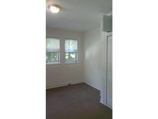 Building Photo - 145 Carpenter Ave