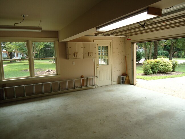 Building Photo - GATLING POINTE